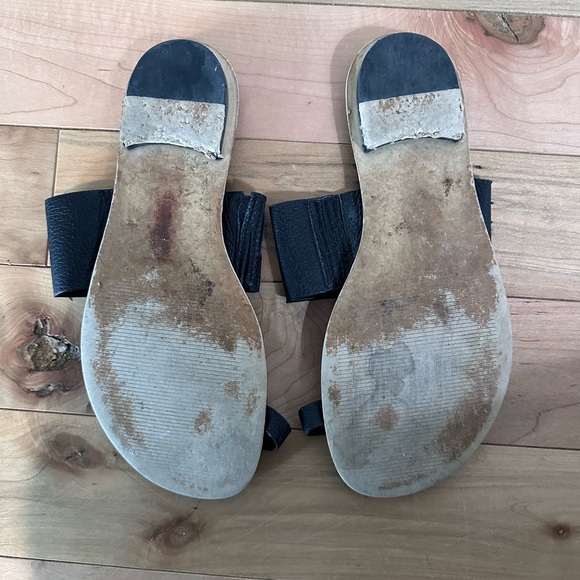 Michael Michael Kors Women's Sonya Leather Toe Ring Flat Sandal - Picture 5 of 6